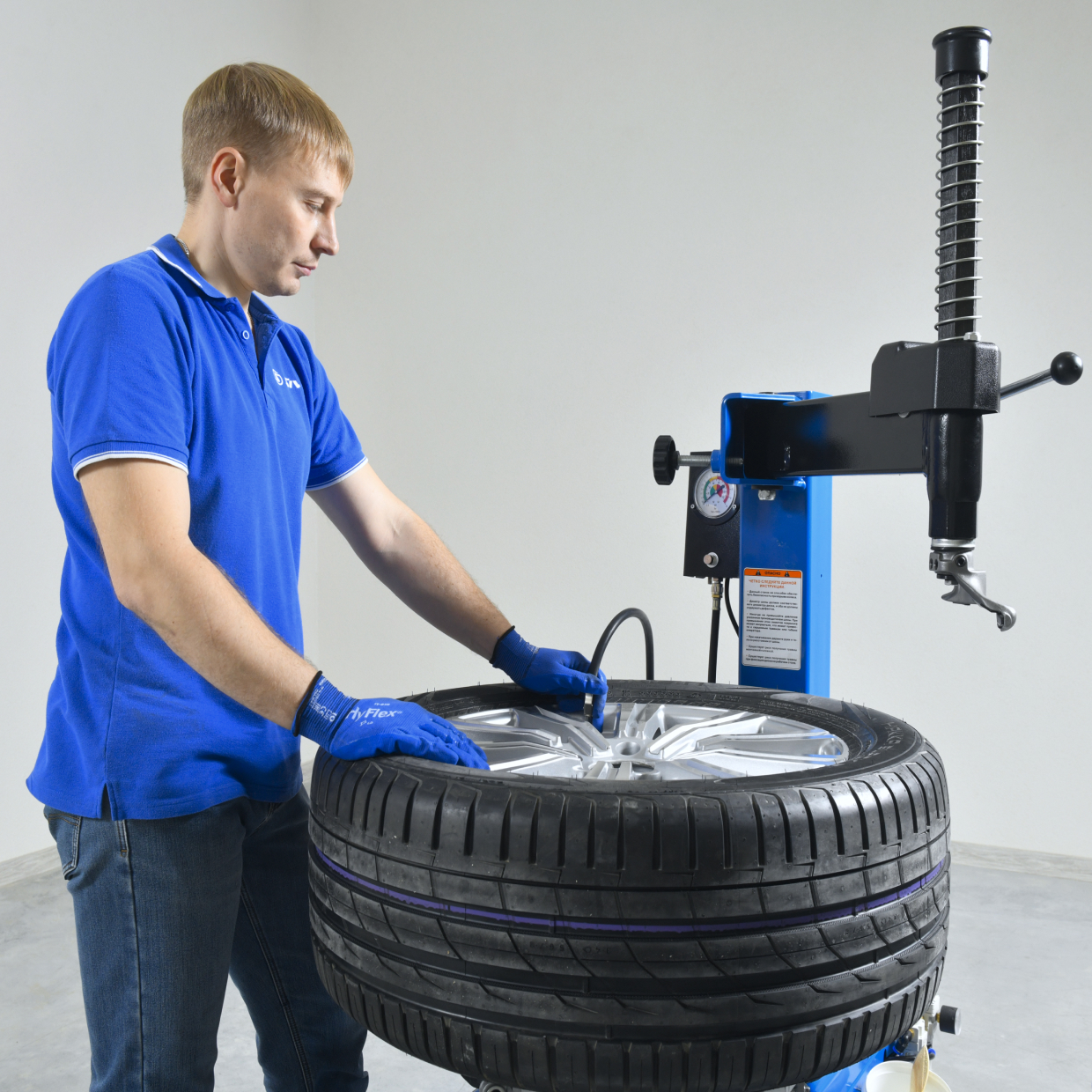Профессиональное решение - стационарный блок подкачки. Быстрая и безопасная накачка колес 